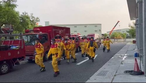 撐花東!高雄特搜隊來了 陳其邁指示38人2隻搜救犬火速出發救援