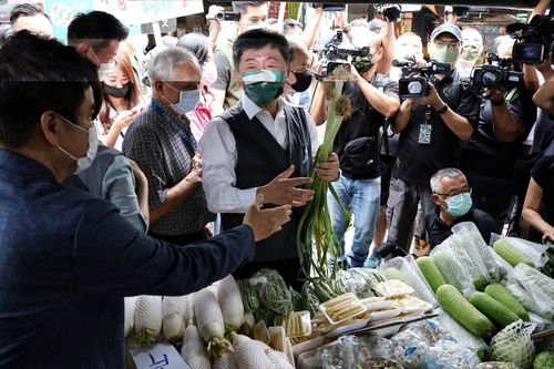 陳時中掃市場兩樣情！年輕選民按讚　阿嬤卻怒轟：害了台灣