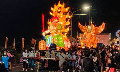 不動明王花車夜巡打頭陣 台南關嶺美食節熱鬧開跑