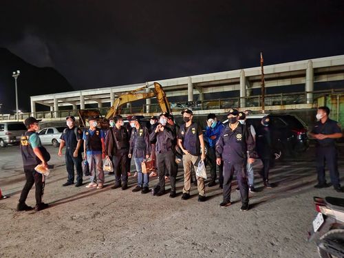 黑衣人暴打老人嗆「叫年輕人出來」　蘭嶼人不忍了！被當次等公民怒反擊