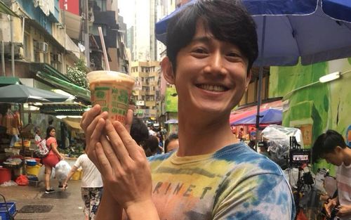 吴慷仁被「偷亲」付出惨痛代价! 晒吻痕委曲「像220V电击」还得跑医院