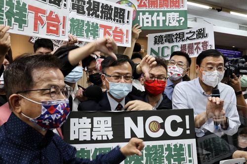 鏡電視取照黑幕!藍委立院圍剿陳耀祥 揭4國家級醜聞、轟撤照下台