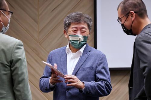 蔣萬安拜會義美 陳時中酸:推「食安五環」時怎不去?