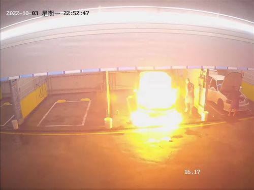 他假自助洗車真改裝　現世報？下秒車爆炸起火狂燒
