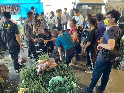 彰化「捕蜂大隊」殺進青蔥工廠 28非法移工瞬間彈起四處竄