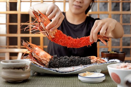 周年慶限定巨無霸老虎蝦套餐 每隻超過30公分長