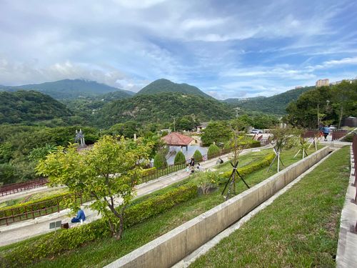 帶了養樂多!全家中秋節上山「帶恩恩出去玩」 恩恩爸:爸鼻護著你到永遠