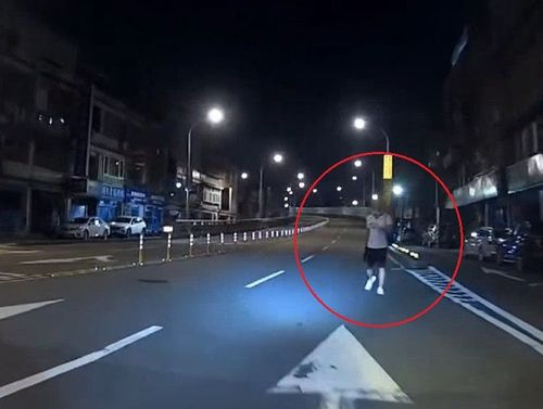 碰瓷不成請喝米酒?機車騎士「歹年冬搞蕭郎」 網笑:丟臉轉生氣了!