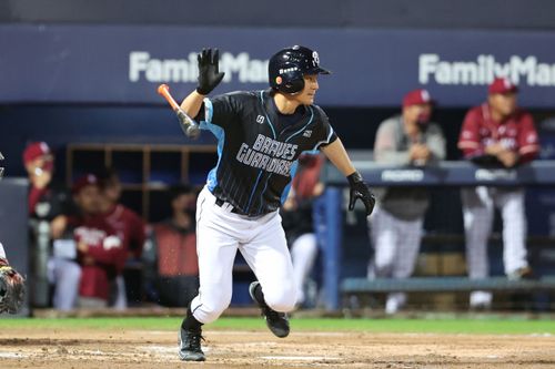 挑戰生涯千場出賽老天都幫忙 富邦詹智堯首打席二壘打