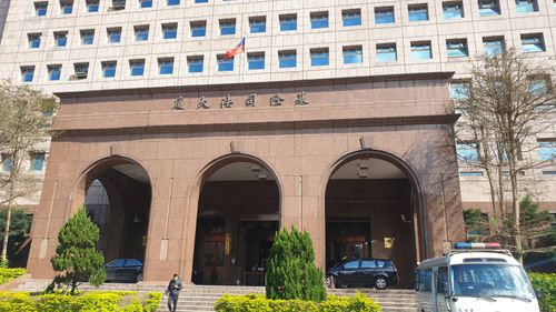 無照男駕車卻撞聯結車!害2個月大兒重傷 生理功能差致溢奶嗆死