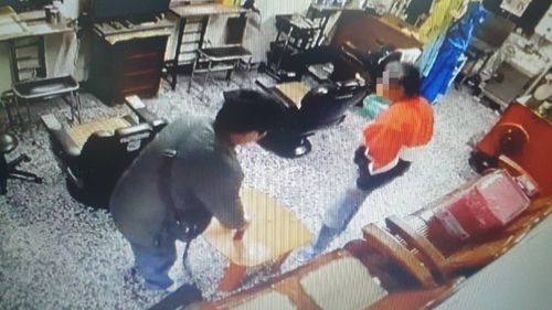 基隆男耍無賴把理髮店當自己家 店家報警悻然離去卻嗆聲要再來亂
