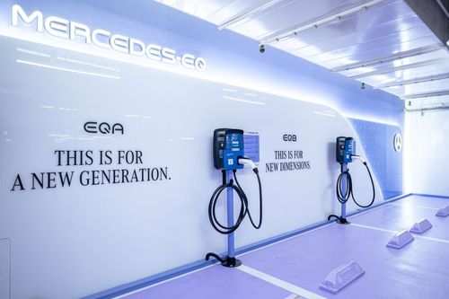 台灣賓士充電站進駐台北101 Mercedes-EQ巨幅外牆廣告同步登場