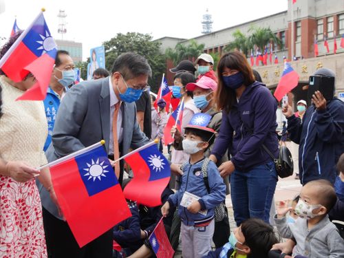 双十国庆3千人涌竹县府升旗 杨文科:未来福利只会多不会少