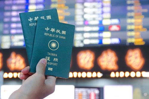 報復性出國潮！2週湧6萬人搶辦護照　創疫情爆發以來新高峰