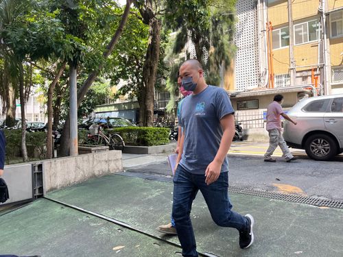 藍營議員參選人到NCC潑綠漆　遭移送嗆：絕不道歉！「不像周玉蔻軟骨頭」