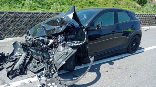 台東小貨車滿載瓦斯桶 驚!對向轎車超車猛撞釀1重2輕傷