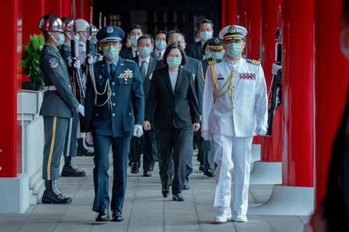 蔡英文赴忠烈祠主持秋祭 慰問遺族代表