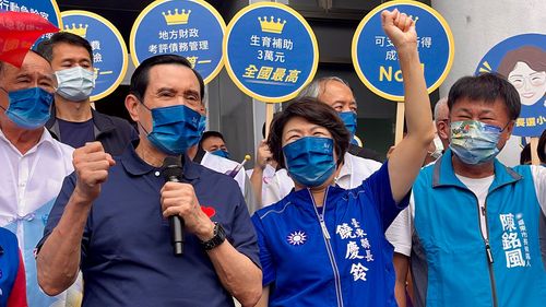 馬英九陪同登記參選台東縣長 饒慶鈴力拼連任成功