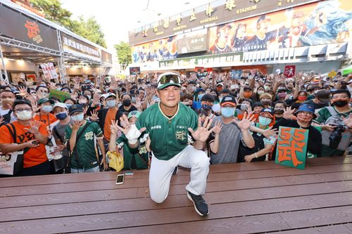 「最后一武」引退赛 潘武雄先发3棒、指定打击!4打席无安打
