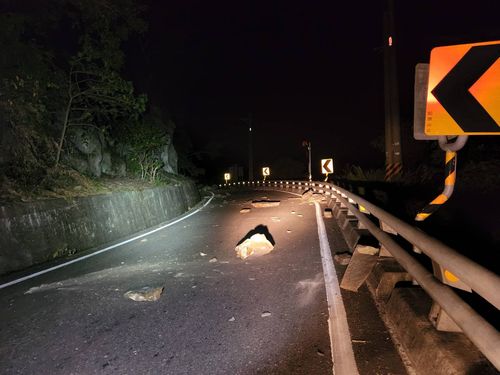 台東6.4強震引發落石封路 362山區住戶停電