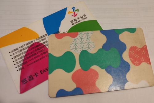 侵占顧客悠遊卡盜刷115元　19歲全家超商店員賠1.5萬再判3月