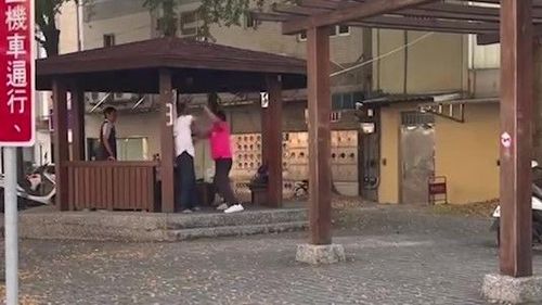 雲林涼亭大亂鬥!安全帽不敵雨傘功 2男到案:根本不認識