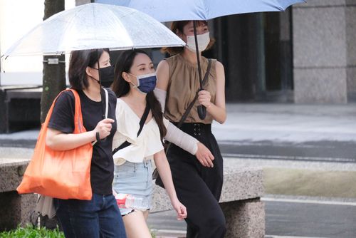 來勢洶洶!尼莎颱風挾驚人雨勢 宜蘭累積雨量902.5毫米居冠