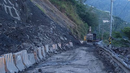 中橫77K靈甫橋坍方中斷 午後視情況開放!將改建明隧道