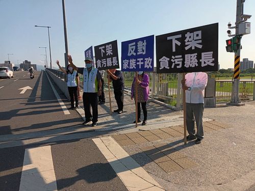 宜蘭選戰|綠上班時段24路口舉牌「下架貪污縣長」 藍:罔顧交通及人民安全