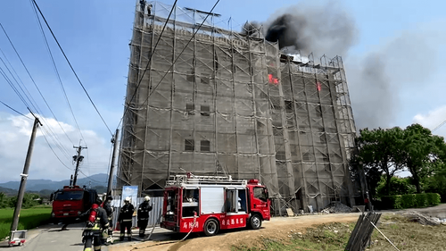苗栗建案离奇大火　工人遗留小物惹祸！太阳还是帮凶