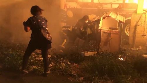 雲林西螺雜草延燒!鐵皮屋陷火海 消防隊出動11車搶救毛孩