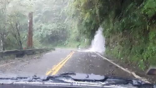 宜蘭山區超大豪雨　太平山雨勢猛下瀑布