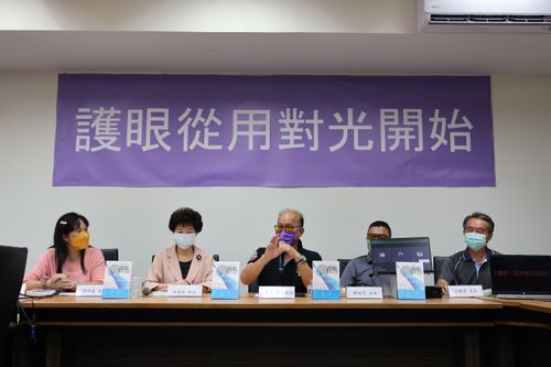 近視已成國安危機　清大教授周卓煇新書揭護眼對策