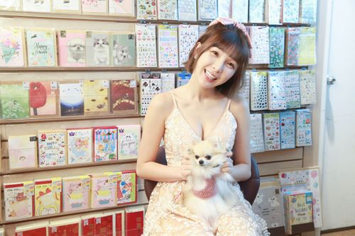 啦啦隊女神被粉絲下跪求婚　林可甩暴力男空窗3年