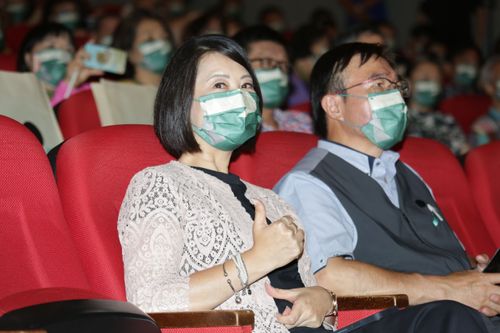 黃珊珊7大政見挨譏「功勞小偷」 吳思瑤:柯規黃隨、新瓶舊酒