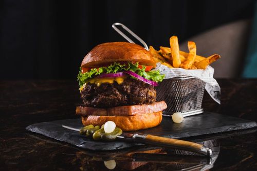 歡慶德國啤酒節！到米其林推薦飯店喝酒賺漢堡、享折扣