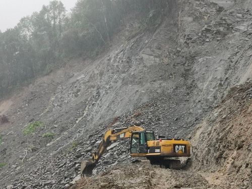 大雨持續阻救援!台7線明池至英士路基流失80米 預計明17時搶通