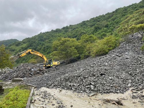 大雨滂沱泥流不斷 省道台7線中斷預估明午搶通