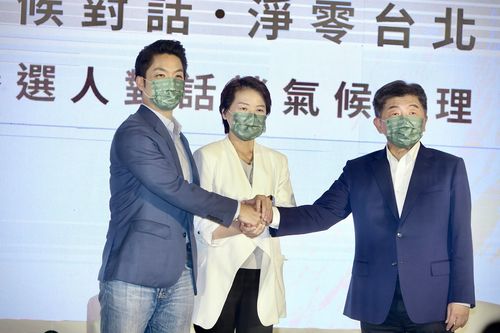 北市三腳督今同台互動冷 握手歷史畫面要主持人cue