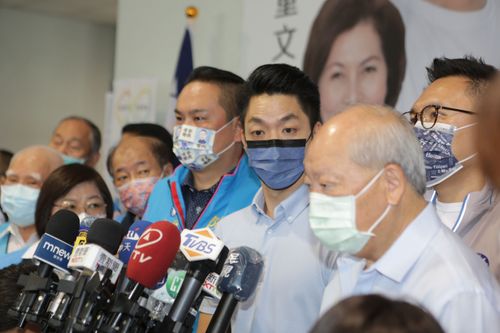 周玉蔻質疑蔣家血統是騙局 蔣萬安回擊不妥協「有本事衝著我來」