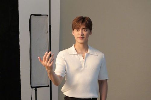 李易峰被爆看色情片選妃 嫖14歲未成年「7女1男」混戰