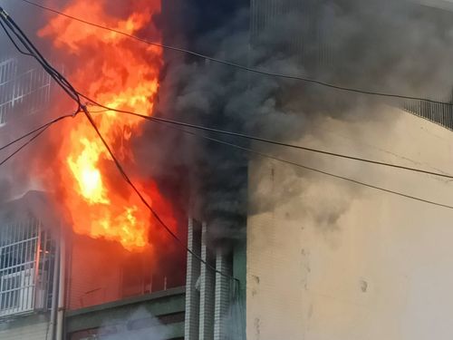 高雄鳳山民宅火警　3層樓透天厝全燒毀！嬤孫外出躲過火劫