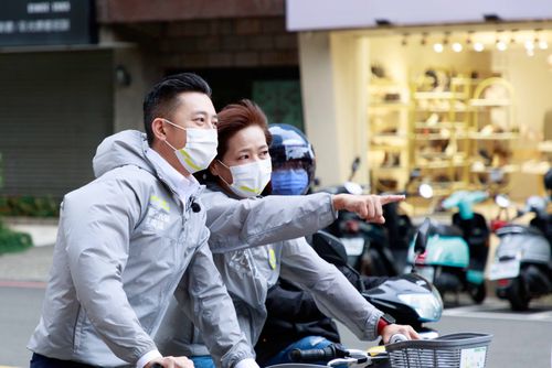 沈慧虹合體林智堅!支持者看直播衝現場 高喊「希望妳當選」