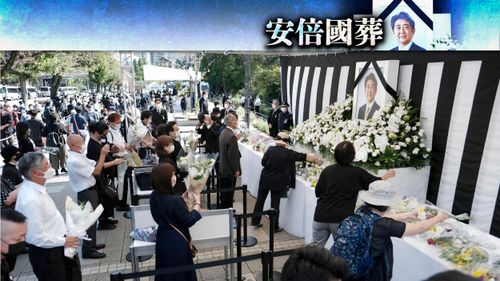 安倍國葬 | 場外上萬人排隊 提前半小時開放獻花