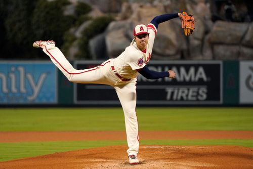 和賈吉61轟拚了！大谷翔平上演7.2局無安打　飆10K奪本季第15勝