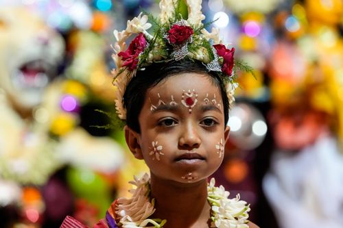 印度城市路況差 女童扮神明抗議引關注