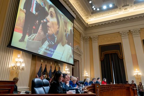 美國會暴動案新影片曝光！眾院遭屎襲　裴洛西怒譙「滿地排泄物，要清完很耗時」