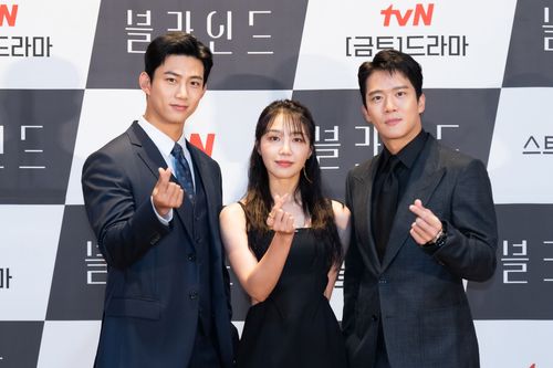玉澤演《BLIND》享受上銬快感 導演看他滾地見血直呼「幸福」