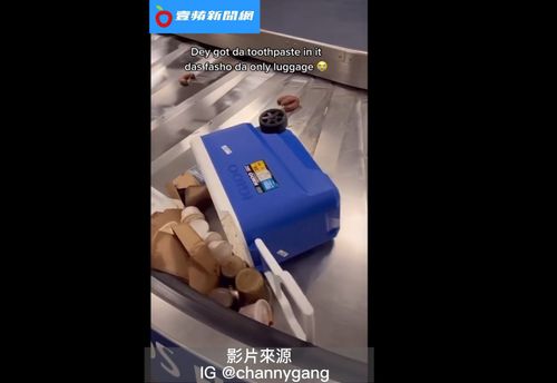 放著食物的行李被撞開 輸送帶上滿是食物這下芭比Q了!