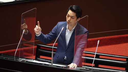 頻問蘇貞昌「一袋米要扛幾樓」！　蔣萬安引新詩首獎質詢：有感受年輕人痛苦嗎？